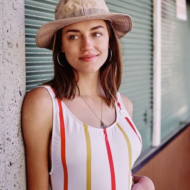 McDonald’s lanza de trajes de baño hechos con popotes reciclables