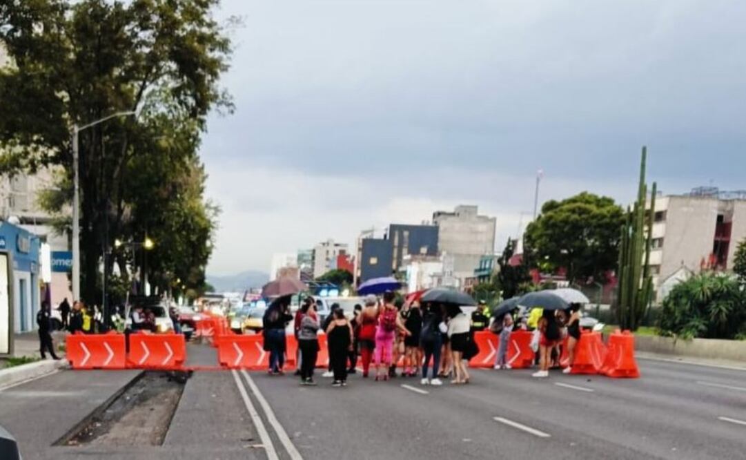 Por tercera ocasión en lo que va del año, un grupo de trabajadoras sexuales se manifestó sobre la Calzada de Tlalpan, en la alcaldía Benito Juárez.
Foto: Especial.
