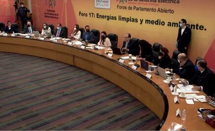 Reforma eléctrica de AMLO desplazará a las energías limpias, advierten especialistas