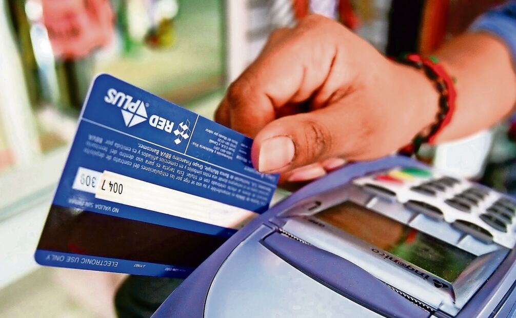 En el comportamiento del crédito al consumo, la CNBV reportó una alta
colocación en tarjetas, con alza de 13.5% de enero a julio pasados. Foto: Archivo EL UNIVERSAL
