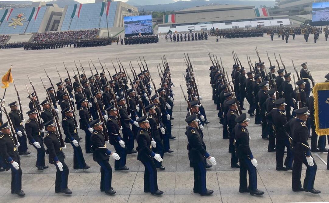 Develan placa conmemorativa del 156 aniversario del natalicio del general Felipe de Jesús Ángeles. Foto: Daniela Wachauf/EL UNIVERSAL