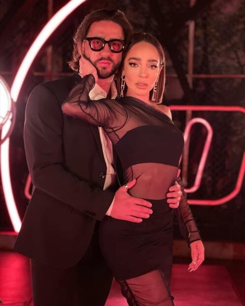 Así fue el momento en que el vestido de Manelyk le jugó una mala pasada