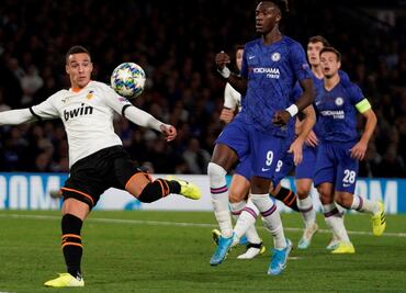 El Valencia consigue un importante triunfo en Stamford Bridge