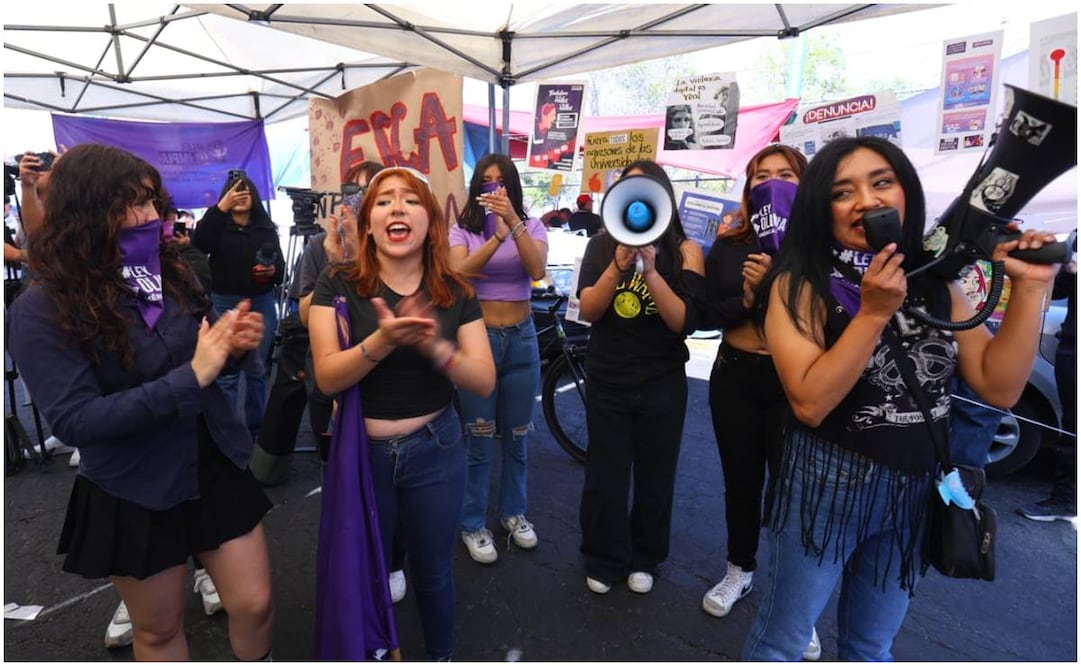 Este miércoles 4 de diciembre se reanudó la audiencia de Diego N, estudiante del IPN acusado de violencia digital por lo que colectivas se manifestaron afuera del reclusorio oriente en apoyo a las víctimas. Foto: Fernanda Rojas / EL UNIVERSAL