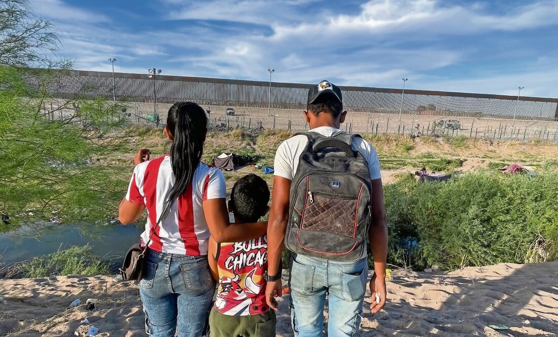 Fernando y su familia llevan tres días buscando una oportunidad para cruzar a Estados Unidos; el joven nicaragüense no pierde la esperanza de lograrlo. Foto: Paola Gamboa / El Universal