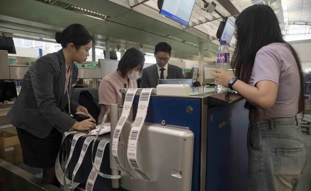 Debido a la caída de Microsoft la documentación para los vuelos es presencial. Foto: EFE