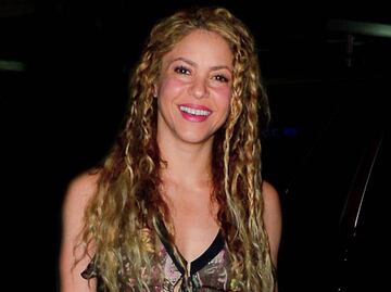 Triste y pensativa, así captan a Shakira tras divulgarse fotos de Piqué con su nueva novia