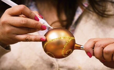 The cradle of Christmas baubles