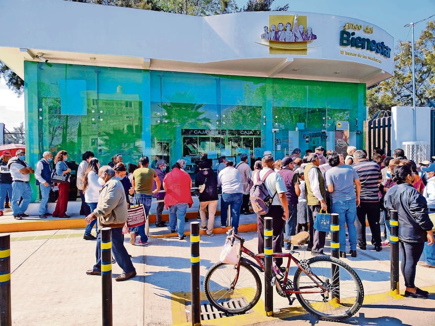 Después de la veda electoral, el Banco del Bienestar ha reactivado la entrega de los programas sociales. Archivo El Universal