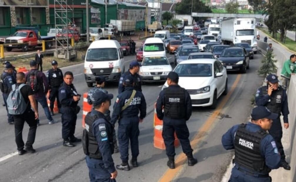 Por segundo día consecutivo policías federales bloquean la México- Pachuca
