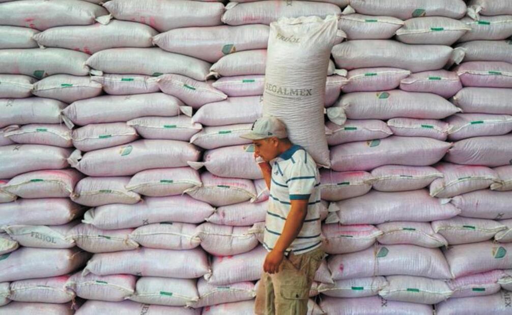 Entre las inconsistencias, el órgano fiscalizador reportó faltante de granos de maíz, frijol y no se acreditó la existencia física de productos de canasta básica. Foto: Especial
