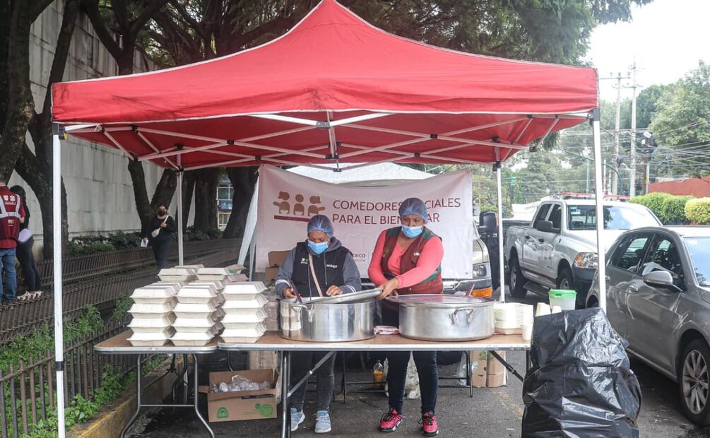 Entrega de apoyos a familiares de víctimas de la explosión de pipa de gas en puente de la Concordia en Iztapalapa (13/09/2025). Foto: Gabriel Pano / EL UNIVERSAL