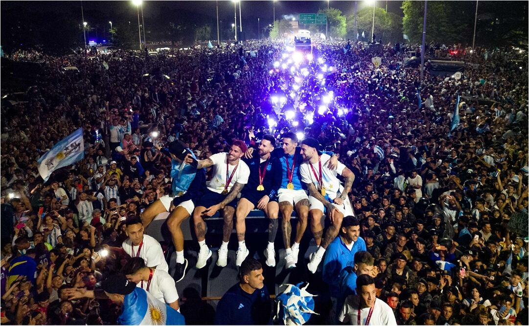 Lionel Messi de la selección argentina junto a sus compañeros. Foto: AFP