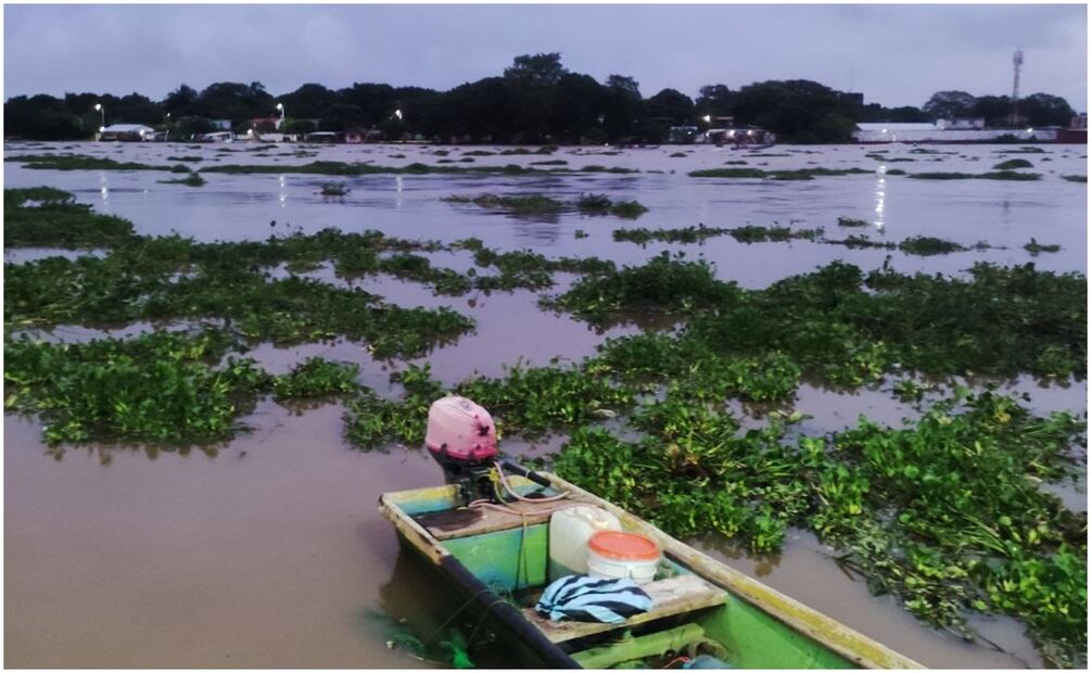 Este 24 de octubre, la crecida del Río Coatzacoalcos en Veracruz inunda el municipio de Minatitlán. Foto: Especial