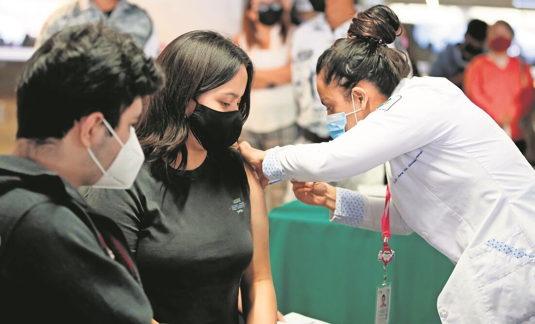 Hasta ayer, la Ssa informó que se ha vacunado a76 millones 845 mil 255 personas. Foto: ARCHIVO EL UNIVERSAL