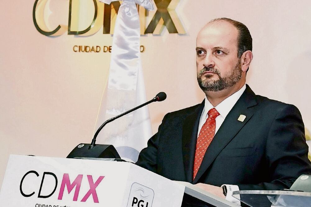El gobierno de la Ciudad de México le deseó éxito en sus futuras aspiraciones y responsabilidades profesionales al ex procurador Rodolfo Ríos (ARCHIVO EL UNIVERSAL)