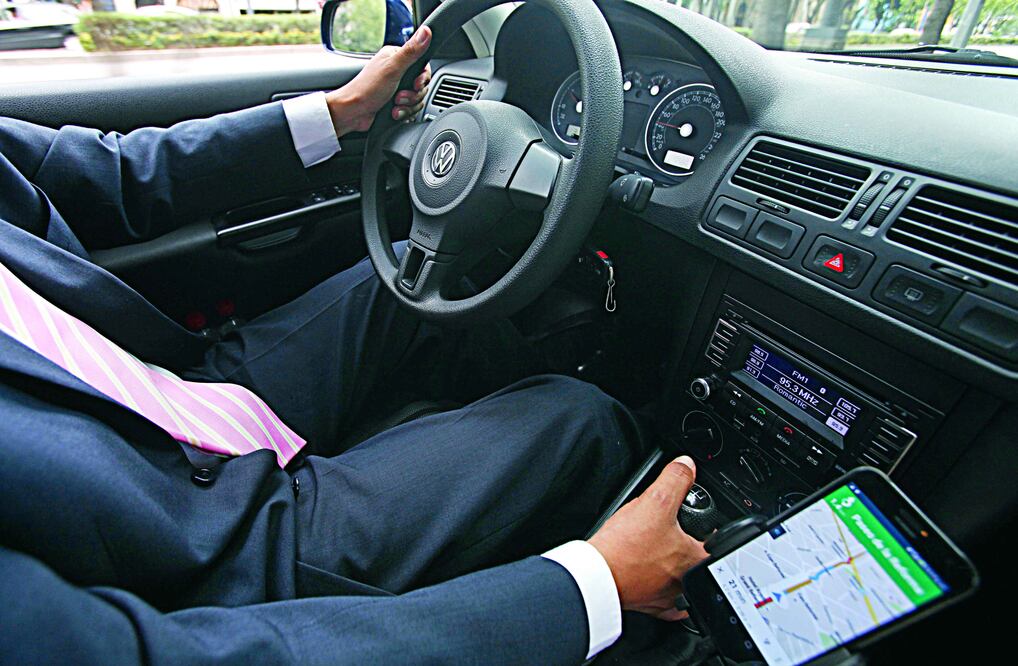 El usuario puede elegir entre varios choferes y autos disponibles, de los cuales conoce sus datos generales antes de abordarlo (JUAN CARLOS REYES / EL UNIVERSAL)