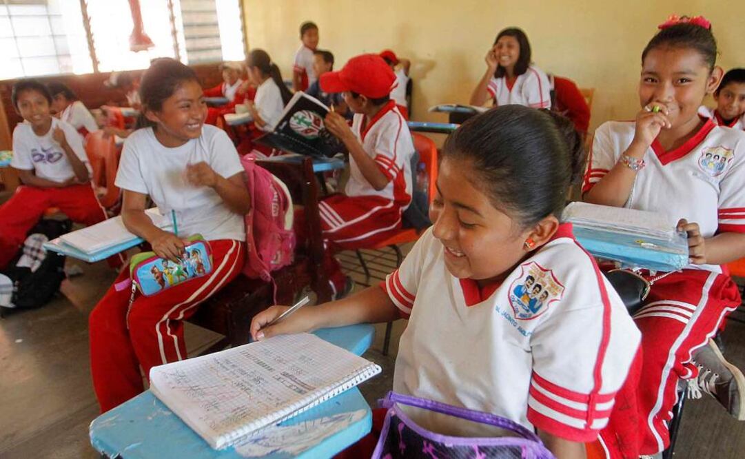 A pesar de haber cumplido con los 201 días de clases y acatar los lineamientos de la reforma educativa que pretende mejorar la calidad de la educación, los alumnos no recibieron sus certificados Foto: Archivo EL UNIVERSAL