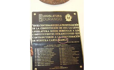 Diputados de Durango develan placa en honor a Carta "Manga"