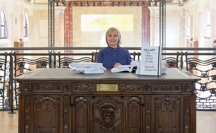 Exhiben correos de Hillary Clinton en Venecia