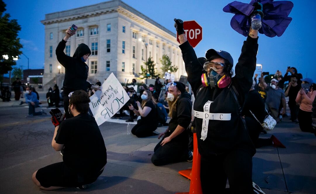 Dos personas murieron en diferentes sitios de la ciudad de Iowa y las autoridades investigan los casos como homicidios (Fotos: AP)