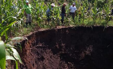 Lluvias provocan socavón de 8 metros de profundidad en Chiapas