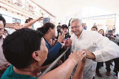 López Obrador tunde a 10 presidenciables a 2018