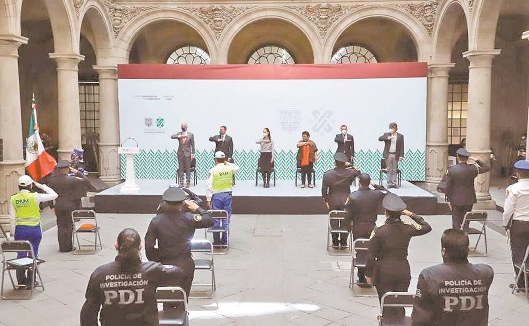 La jefa de Gobierno, Claudia Sheinbaum, entregó reconocimientos a los policías distinguidos por su labor en la capital. Foto: ESPECIAL