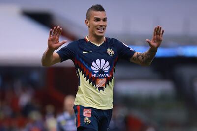 América derrota al León y regresa al liderato