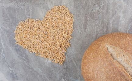 El compuesto que se encuentra en la cebada, el trigo y el maíz; controla los niveles de colesterol