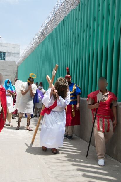 Participan más de 30 reos en representación de la Pasión, Muerte y Resurrección de Cristo en penal de Tenango del Valle 