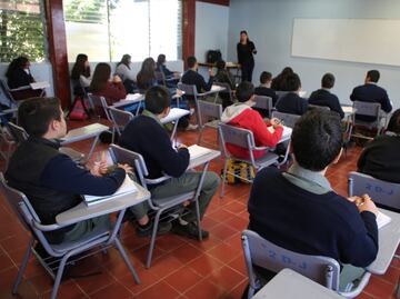 Regresan más de un millón 200 mil a clases en Michoacán