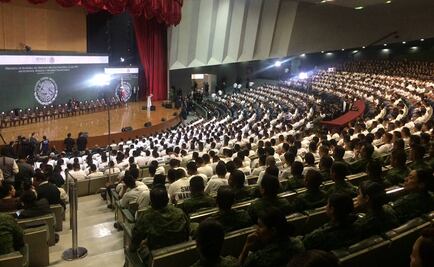 Peña Nieto celebra evento bajo techo por contingencia