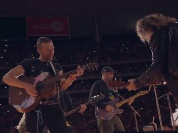 "¡Rayando el Sol!": Maná canta su éxito junto a Coldplay y hace vibrar a Guadalajara