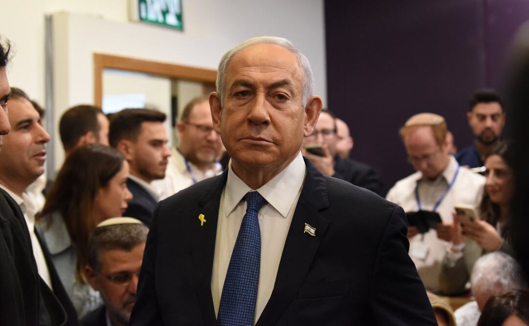El primer ministro israelí, Benjamin Netanyahu, es visto en el Tribunal de Tel Aviv, en Tel Aviv, Israel, el 10 de diciembre de 2024. Netanyahu testificó por primera vez el martes en su prolongado juicio por corrupción, lo que marca un momento crucial en el caso mientras gestiona una guerra en Gaza y se enfrenta a una orden de detención internacional por presuntos crímenes de guerra. Foto: Xinhua