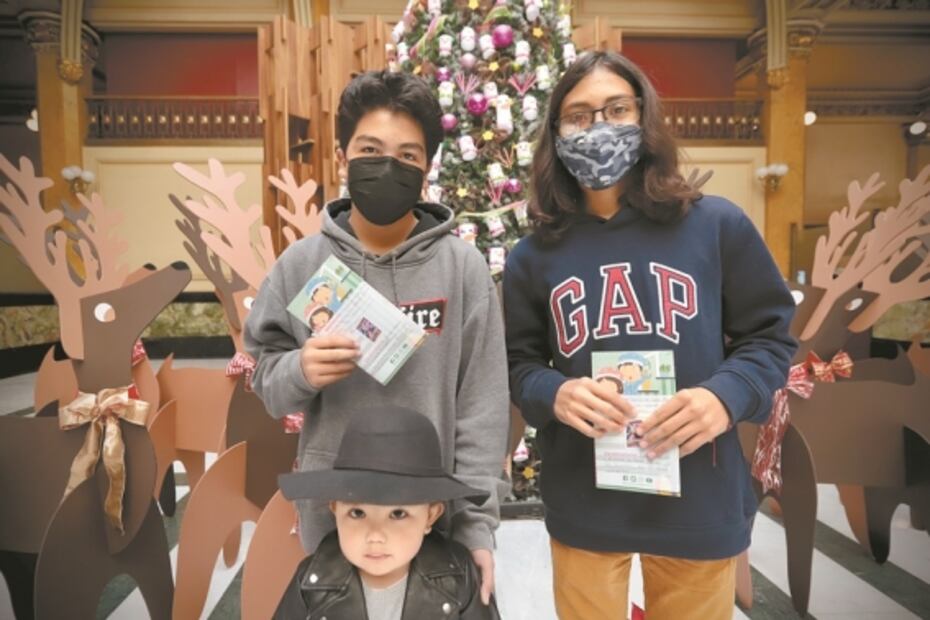 Niños envían por correo sus deseos a los Reyes
