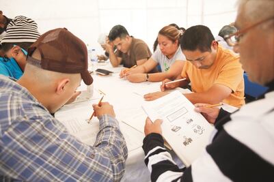 Alfabetiza el INEA a más de 10 mil personas en la CDMX