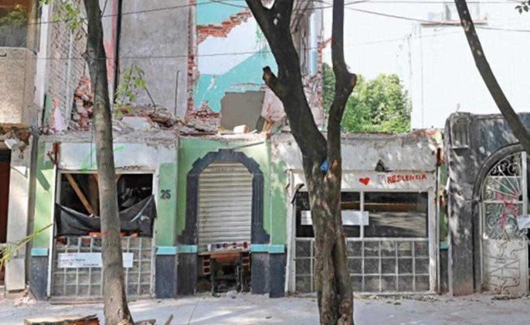 Buildings in La Condesa damaged after the earthquake – Photo: Lucía Godínez/EL UNIVERSAL