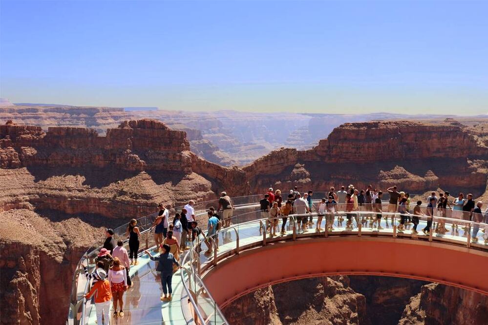 Considerados durante mucho tiempo como una joya del turismo estadounidense, los 63 parques nacionales oficialmente designados reciben cientos de millones de visitantes al año. En la imagen, el Gran Cañón. Foto: Grand Canyon West