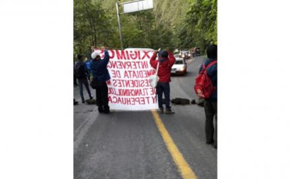 Bloquean indígenas carretera federal México-Tampico en Hidalgo