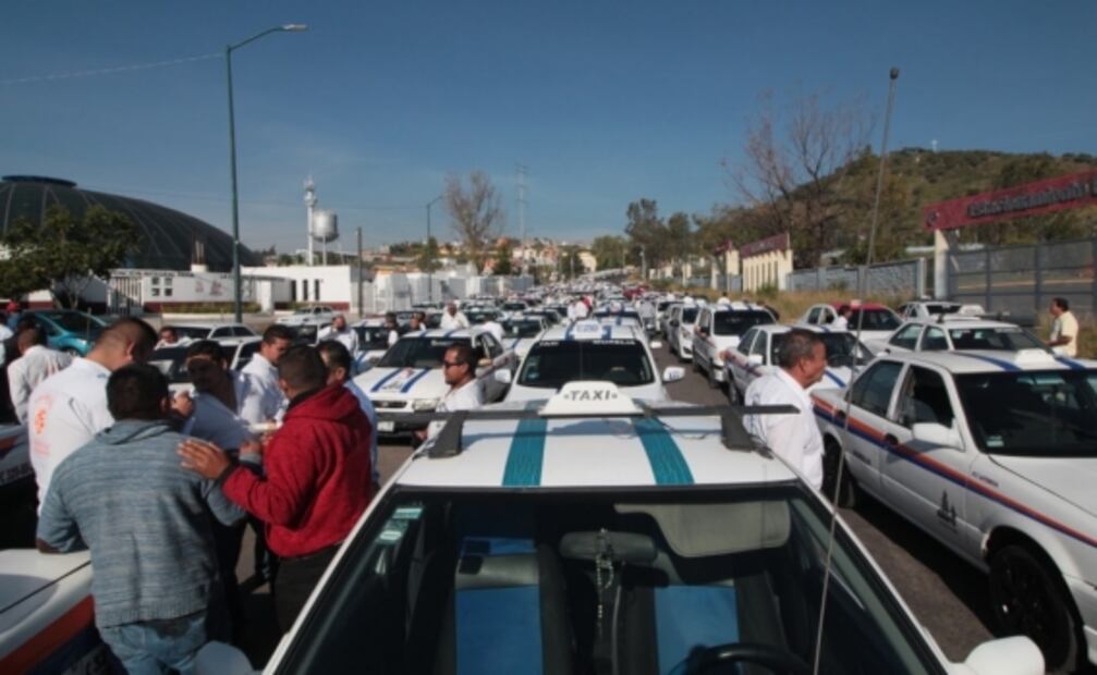 Taxistas se manifiestan contra plataformas también en Michoacán