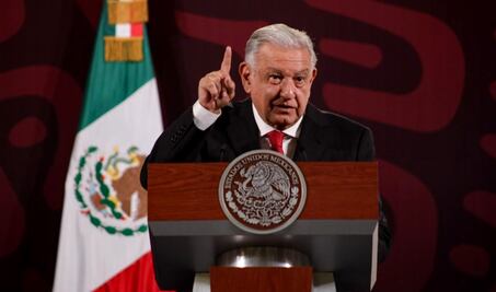 Quien me sustituya deberá seguir impulsando la industria de la construcción, porque si no se cae la economía, advierte AMLO