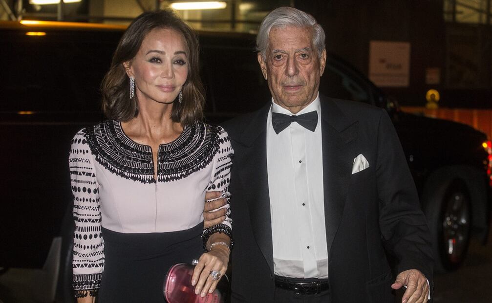 Mario Vargas Llosa en el Metropolitan Club de Nueva York acompañado de Isabel Preysler. Foto: EFE