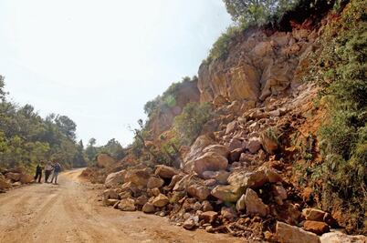 Cierran carretera de Amatepec- Tejupilco por deslaves 