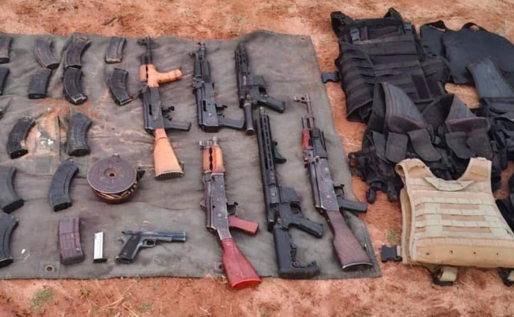 Los tres vehículos tenían en su interior armas y equipo táctico cuando fueron hallados en Navojoa (03/07/2025). Foto: Guardia Nacional