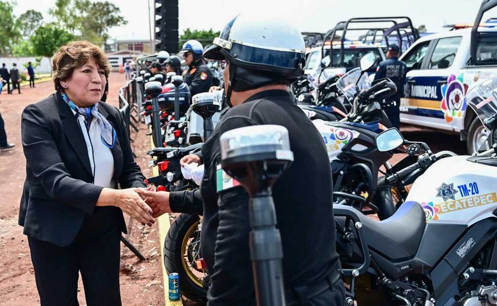 Delfina Gómez entrega 455 patrullas y motopatrullas en Ecatepec. Foto: Especial