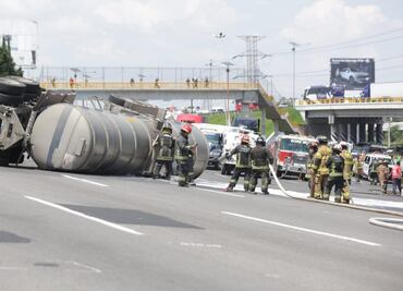 Pipa con combustible vuelca en autopista México-Pachuca; se registra caos vial