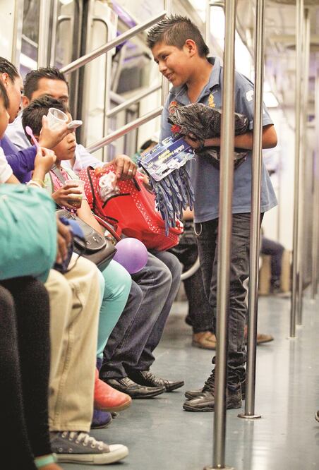 En tan sólo cuatro horas de venta en los convoyes los vagoneros obtienen ingresos por 700 pesos (Especial)