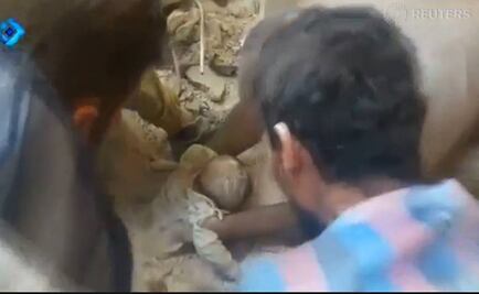 Video muestra el rescate del cuerpo de un bebé en Siria