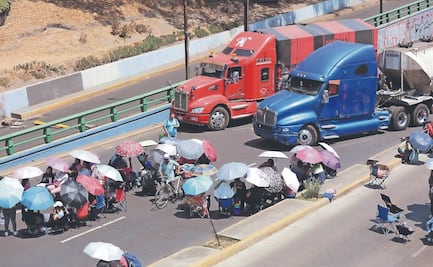 Maestros paralizan la ciudad con bloqueos y plantón